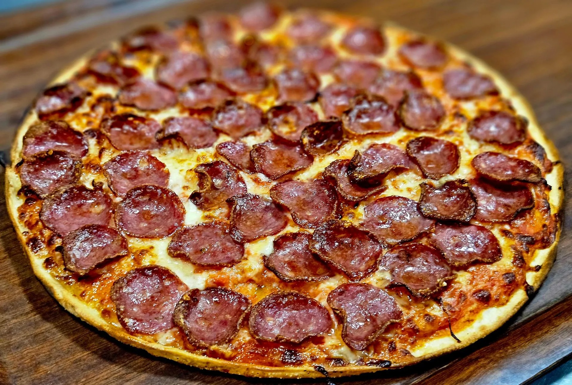 Salami pizza at Alimento
